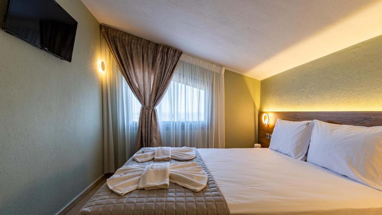 Estelle Family Luxury Apartments & Suites Gerakini Exteriör bild